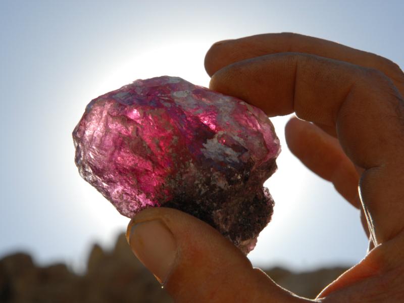 Cristal Brut Spinelle Rose Patrick VOILLOT Crédit MCM