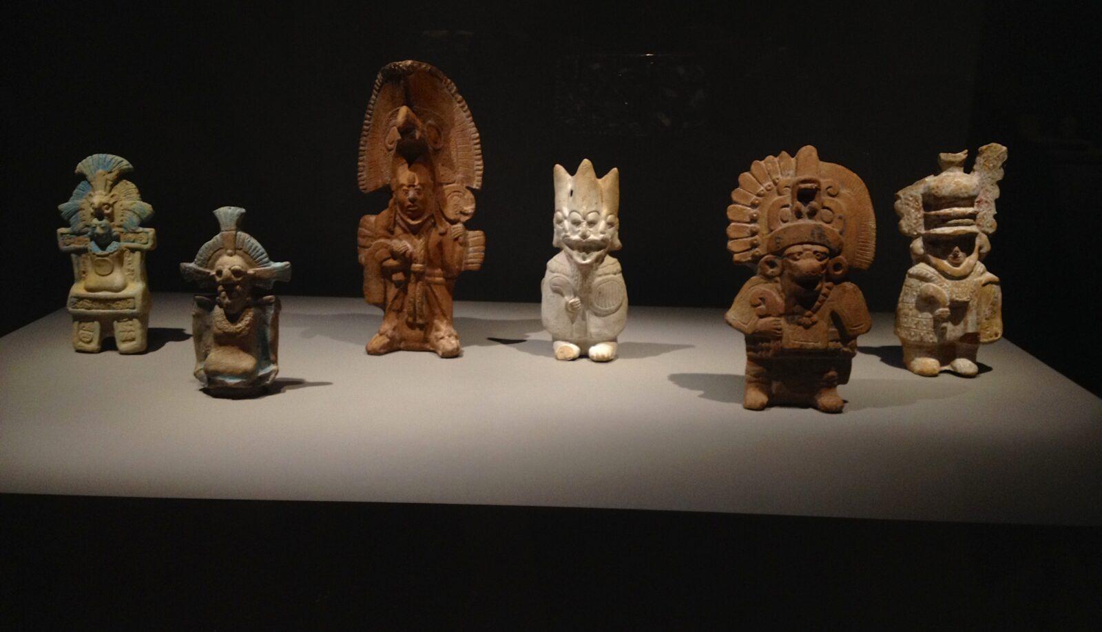 Figurines de danseur 600-900apr.J.-C.