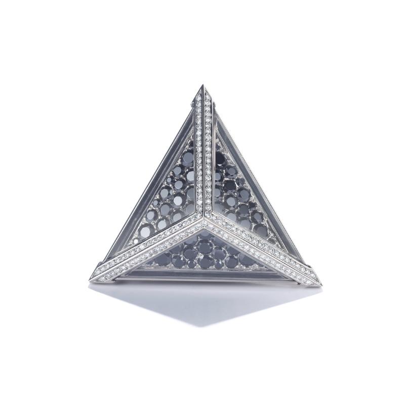 CATHERINE GOURGOURY Bague "Triangle"Or, Diamants Crédit MCM