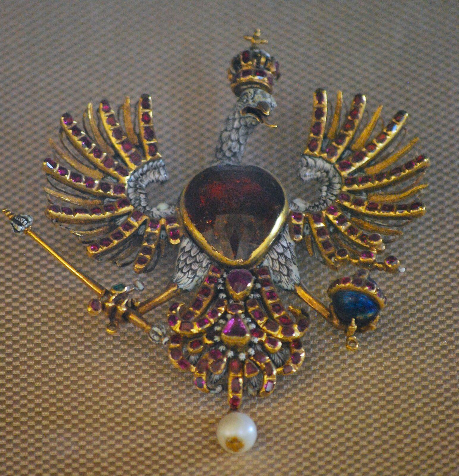 Aigle de Pologne Or émaillé, Grenat, Rubis, Émeraude et Perle
