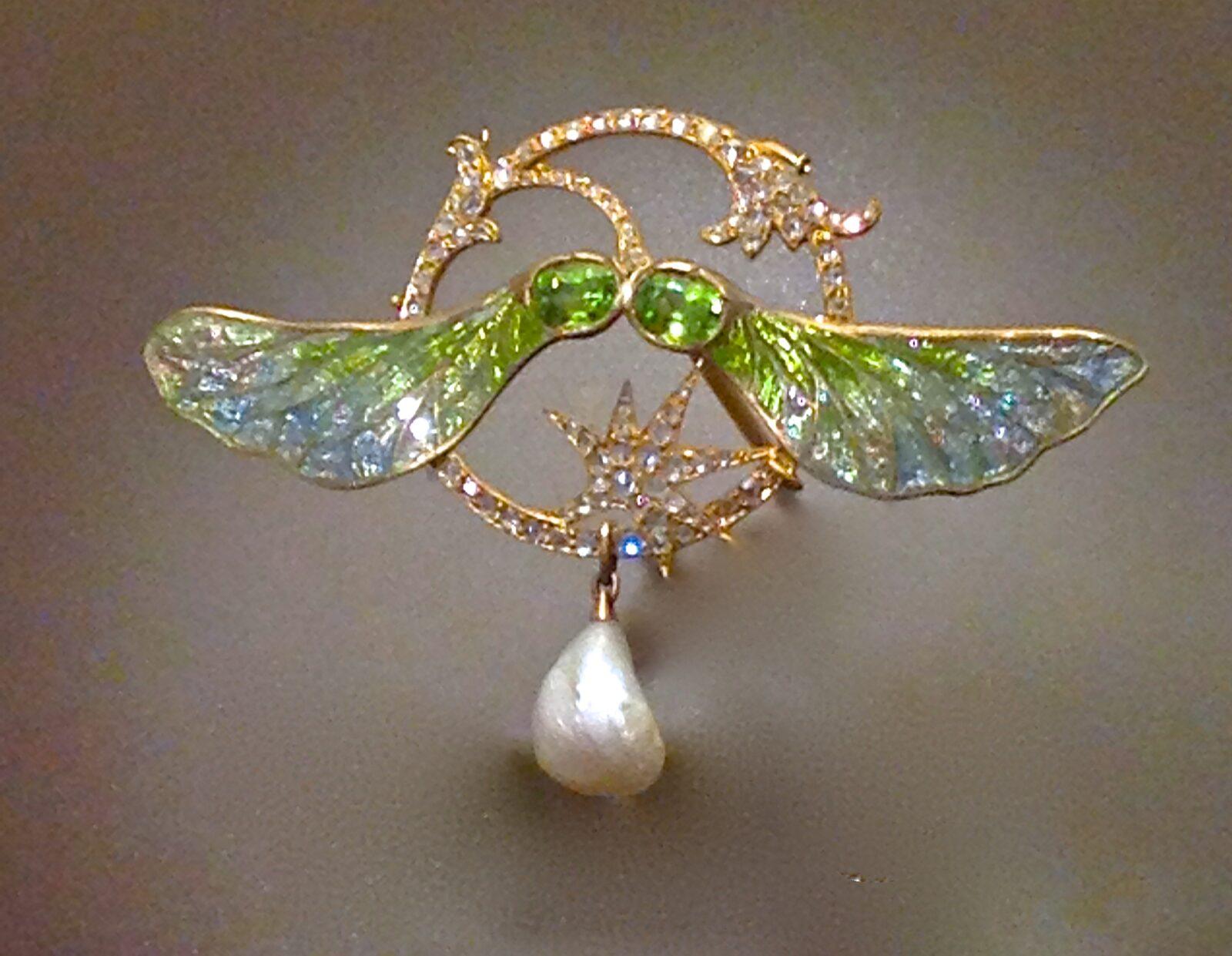 Pendentif"Sycomore". Or, Émaux pique à jour, Diamants, Péridots et Perle Baroque. Georges Fouquet