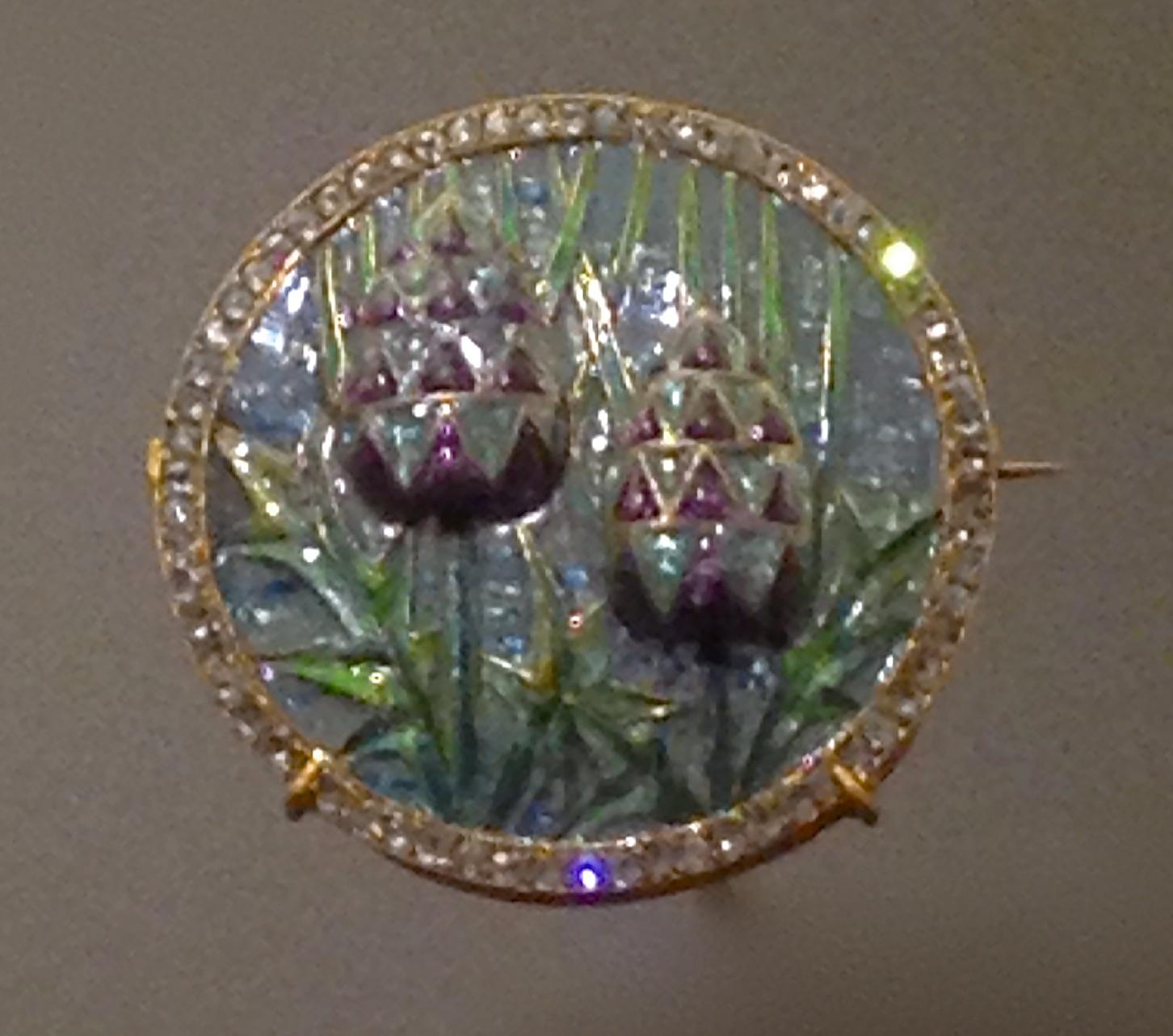 Broche "Chardons" Or, Émaux à pique à jour, diamants. Georges Fouquet d'après Desrosiers