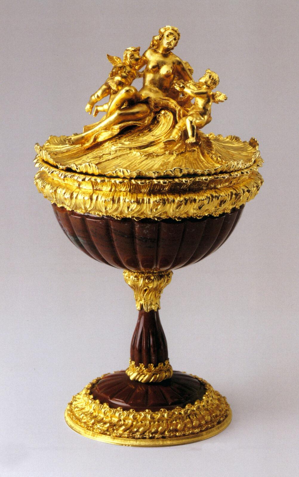 Gianmaria Buccellati. "Coupe de l'Amour ". Or et Jaspe rouge antique. 1974.