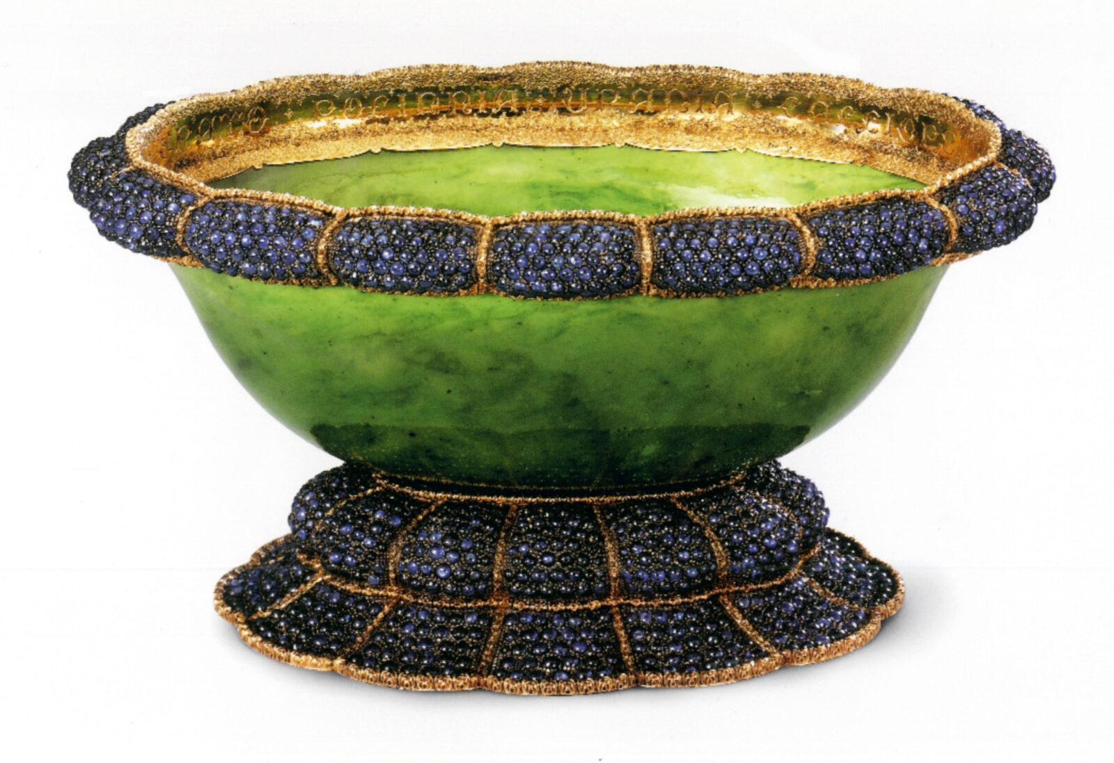 Gianmaria Buccellati. "Cratère des Muses". Or Jade antique et Saphirs cabochons. 1981.