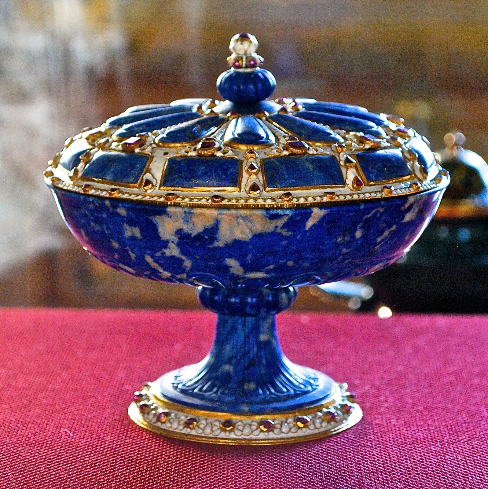 Lapis-Lazuli, Or Émaillé et Rubis