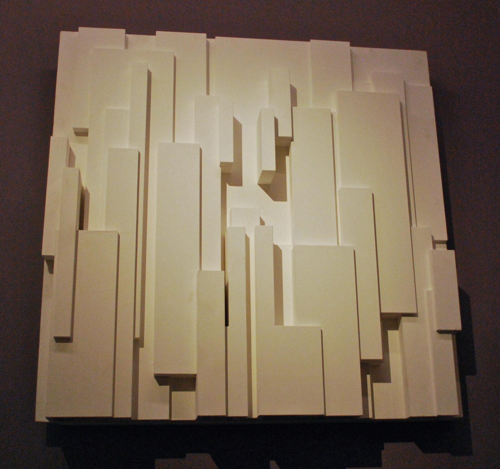 Joseph Hoffmann. Modèle de relief de dessus de porte, en bois peint en blanc. 1902 