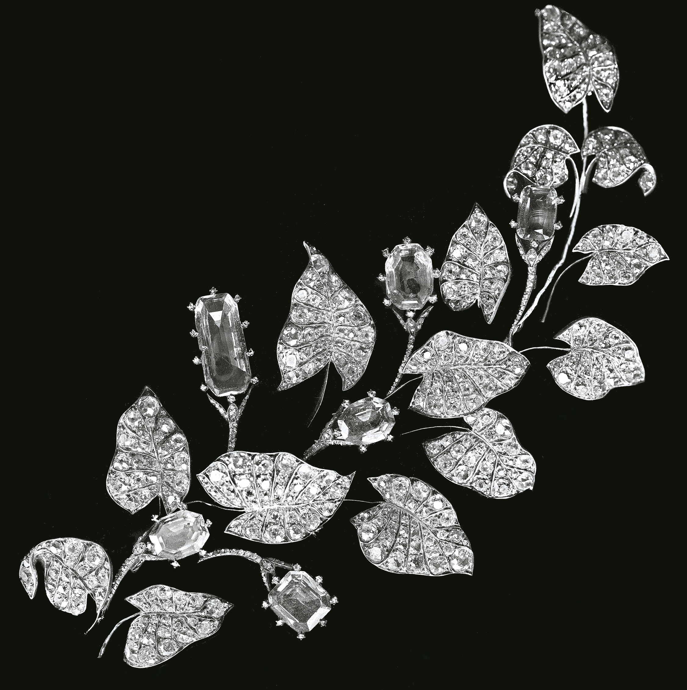 Grande Broche Liseron Platine, Diamants 1885 © Chaumet