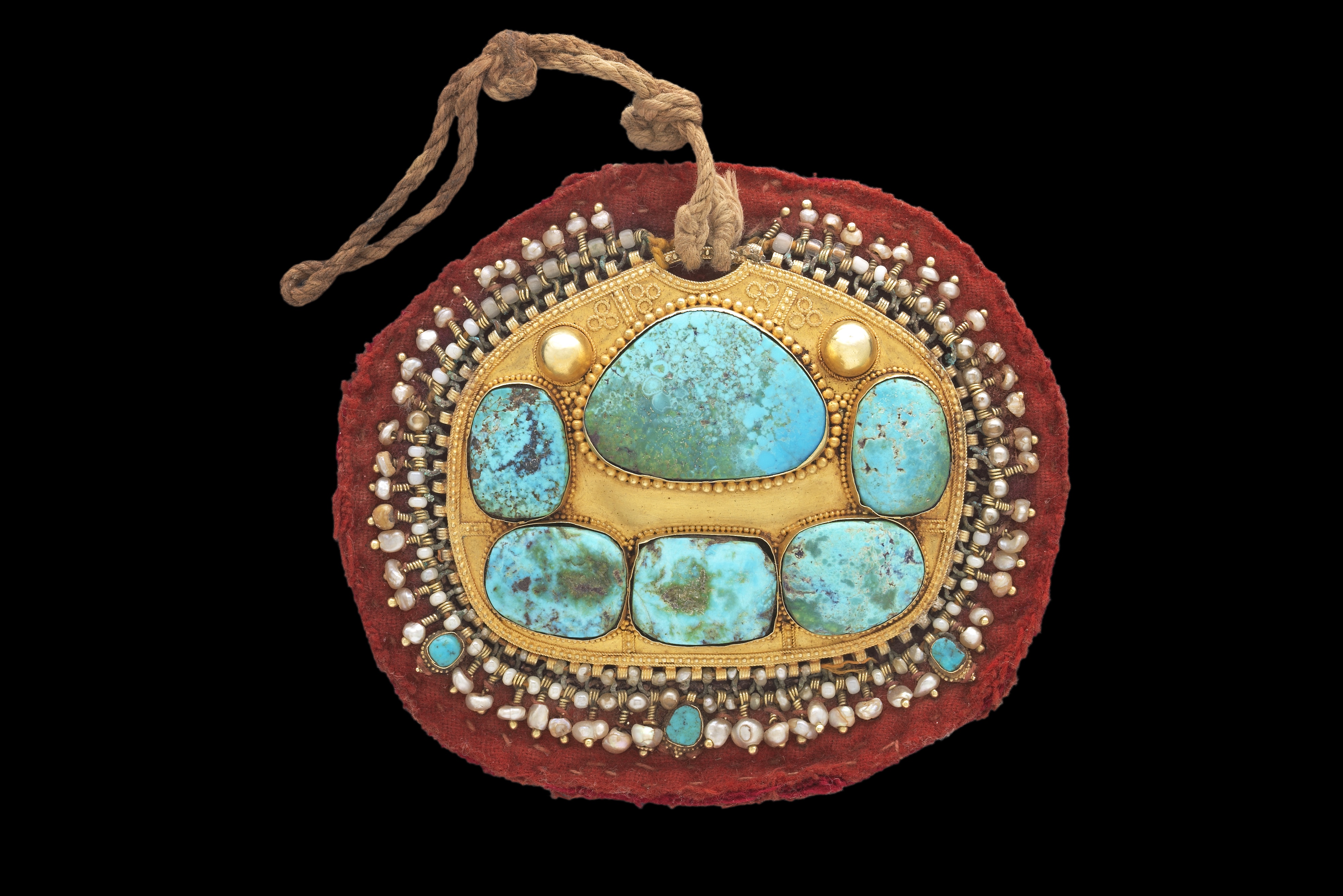 Pectoral Bédouin "Kaffat" Arabie Saoudite. Or, Turquoises, Perles Fines, Coton. XIXe-XXe siècle. © Mauro Magliani / Collections Privées