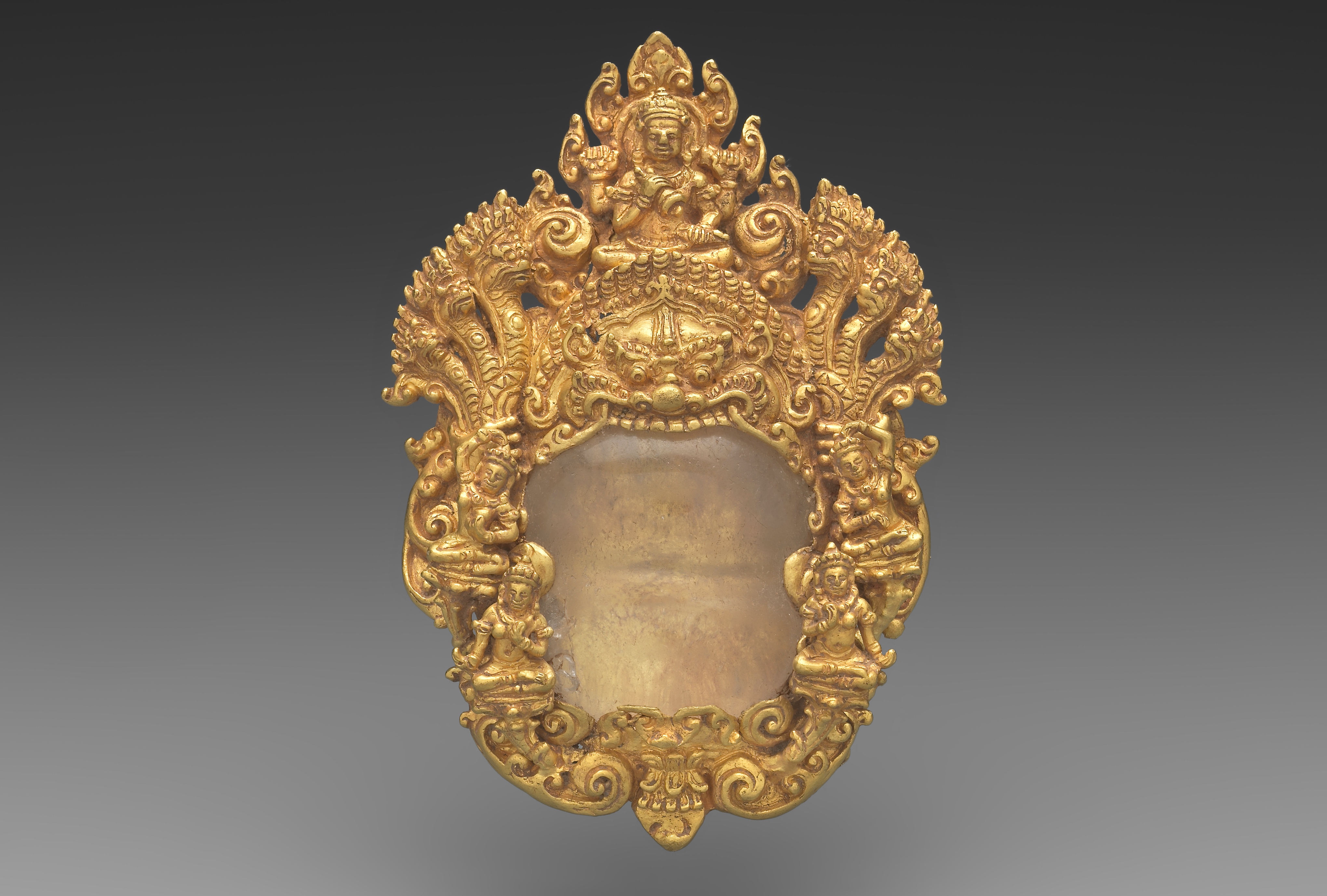 Pendentif Amulette. Cambodge. Or, Cristal de Roche. XIe-XIIe siècle. © Mauro Magliani / Collections Privées