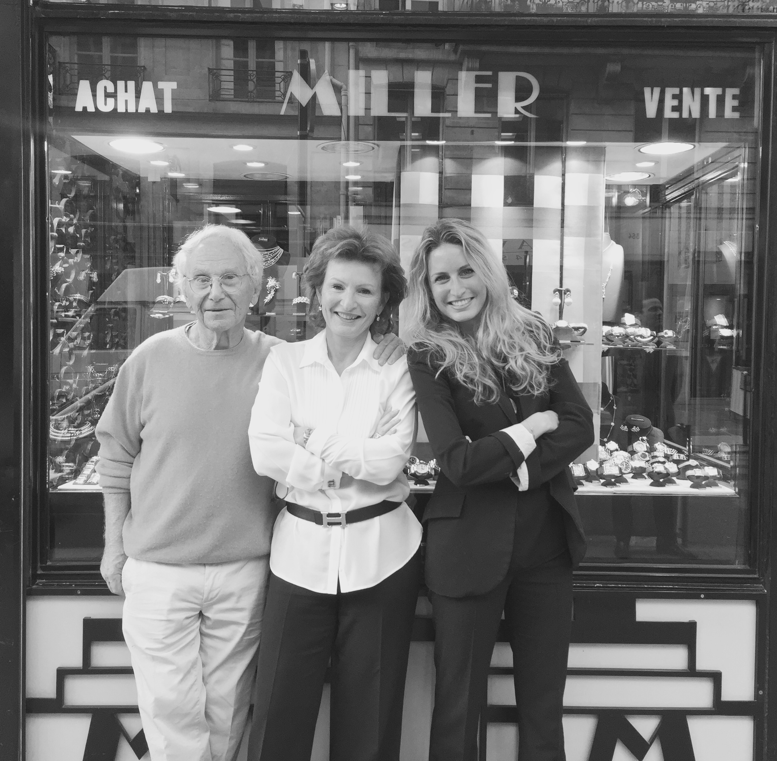 Trois générations réunies devant la Maison Miller.