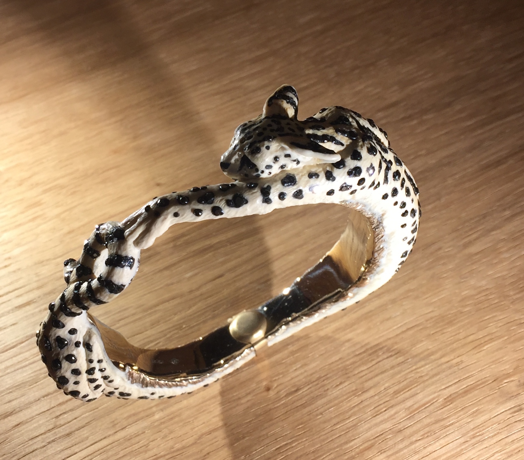 "Leptailurus Serval" Bracelet Ivoire de Mammouth, Ebène, Diamants Noirs, Diamants, Cornaline.