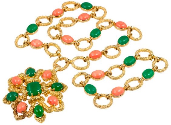 Sautoir et Pendentif "Delphes". 1979. Corail, Chrysoprase, Or.