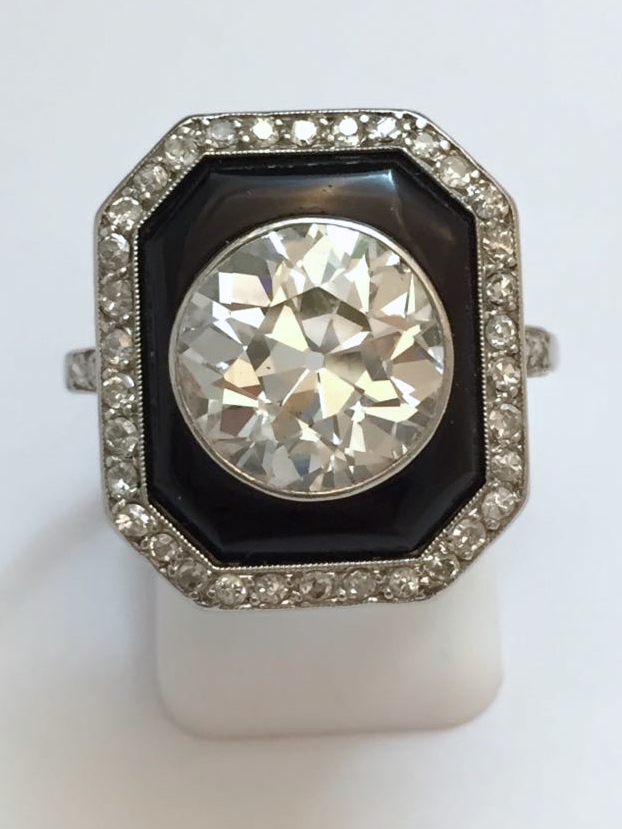 Maison Miller Bague Diamants, Onyx, Platine. Vers 1925.