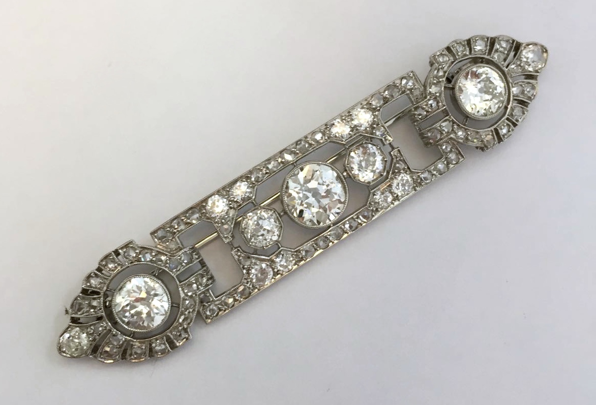Tendance Art Déco. Maison Miller Broche Mauboussin Diamants, Platine. Vers 1929. © Esprit Joaillerie