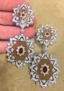 Cocktail de boucles d'oreilles Buccellati. Rubis, Diamants