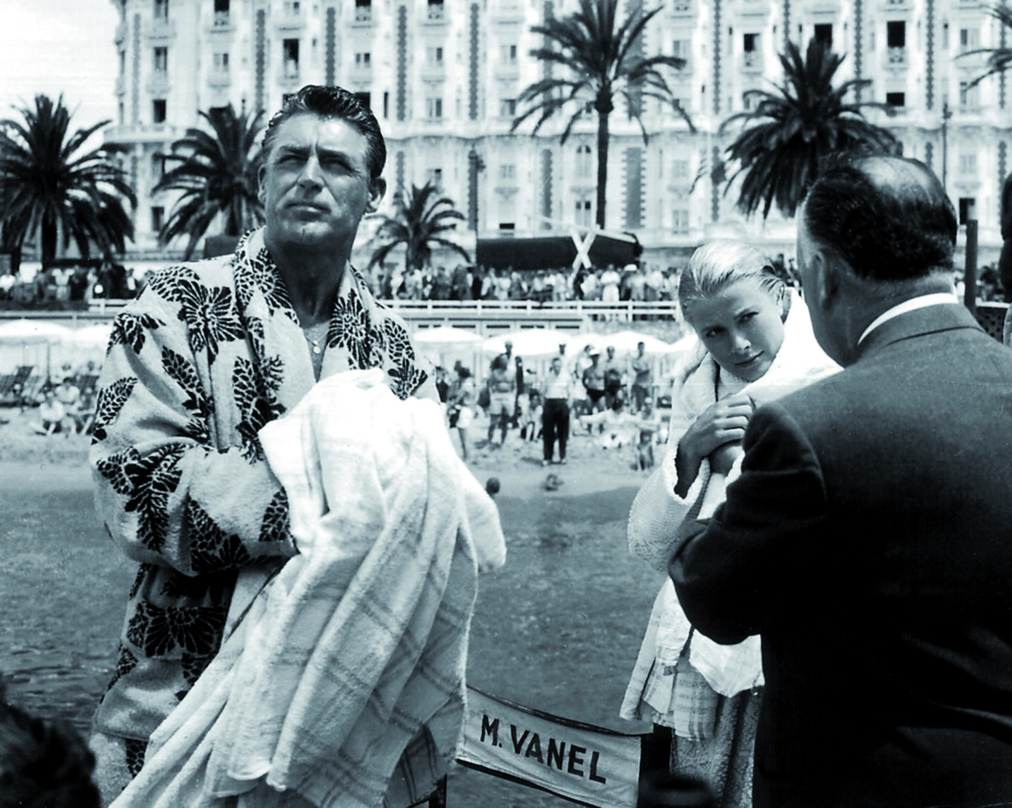 Grace Kelly et Cary Grant sur la plage de l'hôtel Carlton