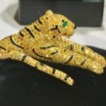 Cartier Broche Tigre Diamants, Emeraudes, Onyx, Or. 1968. © Esprit Joaillerie