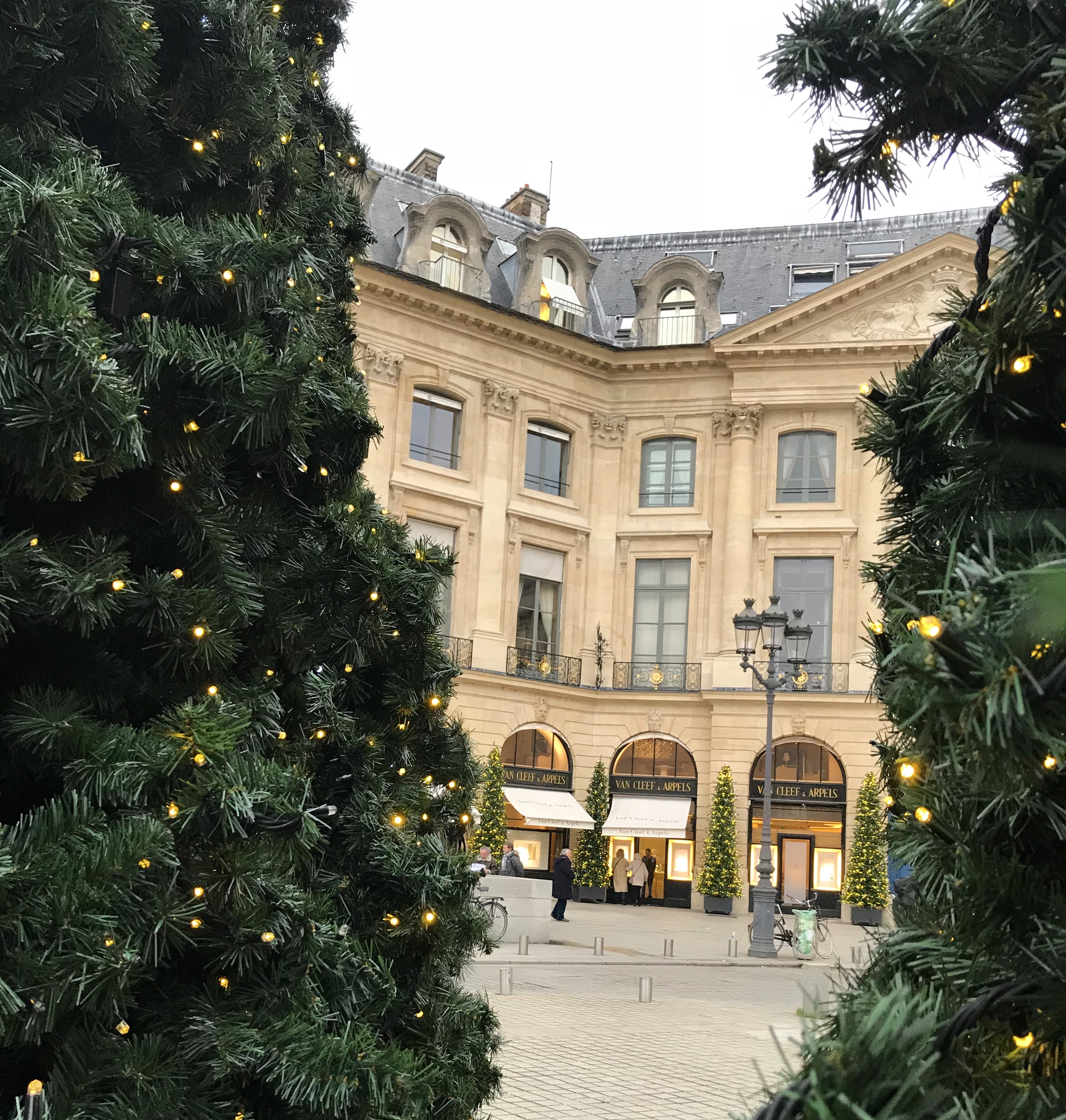 Les vitrines de la Place Décembre 2017 © Esprit Joaillerie