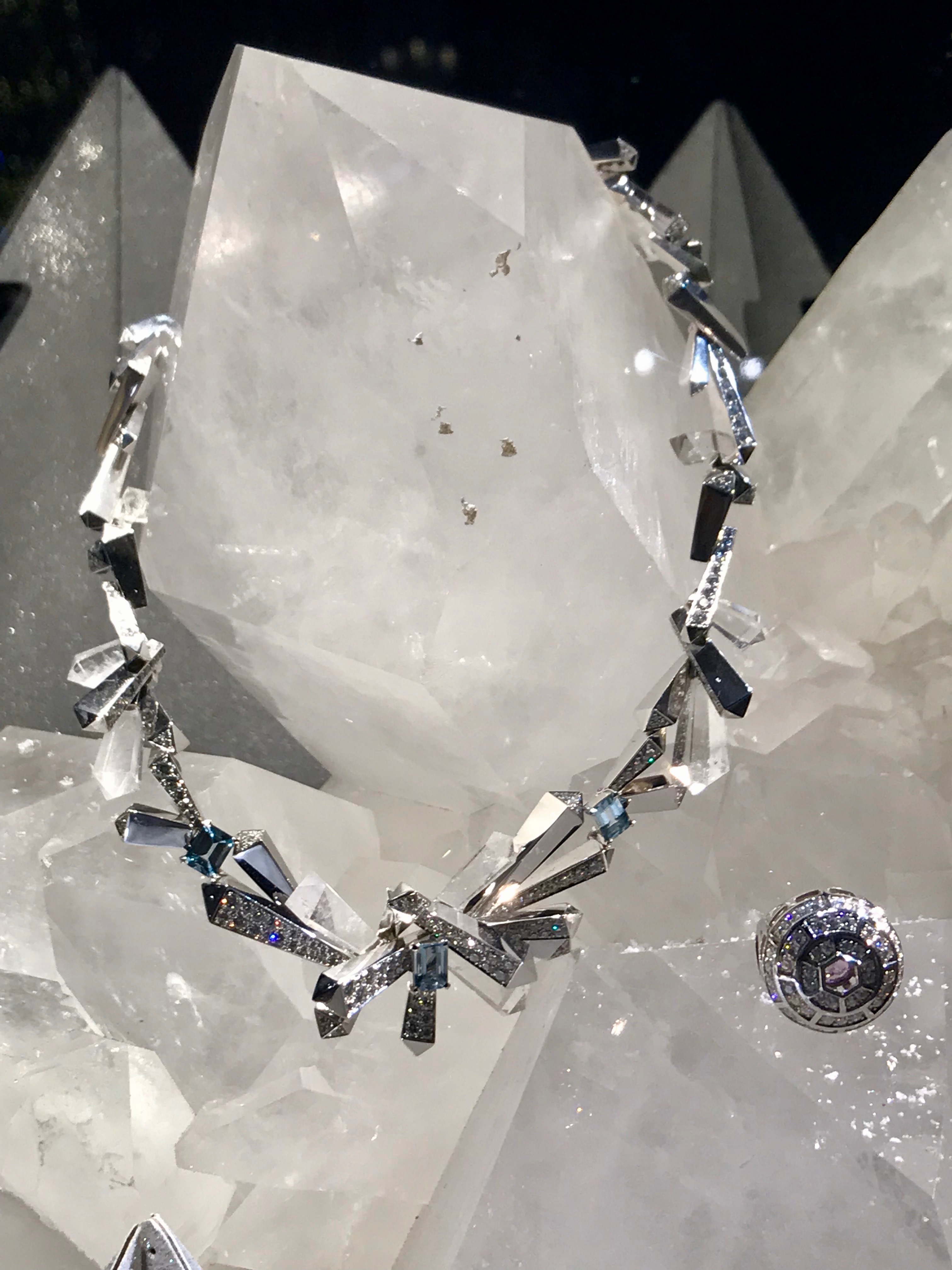 Les vitrines de la Place décembre 2018 Lorenz Bäumer © Esprit Joaillerie