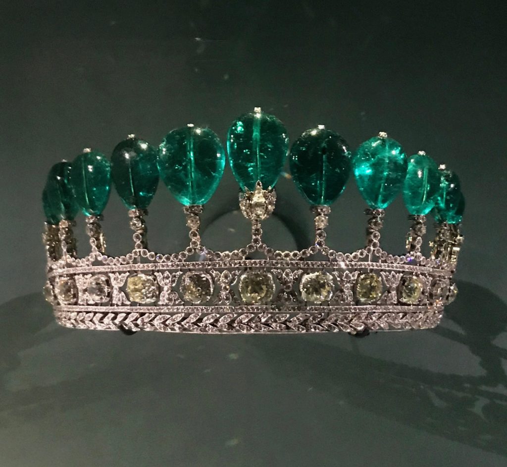 our tout dire c'est tout simplement un moment rare et merveilleux où se côtoient des pièces historiques et des pierres d'exceptions.