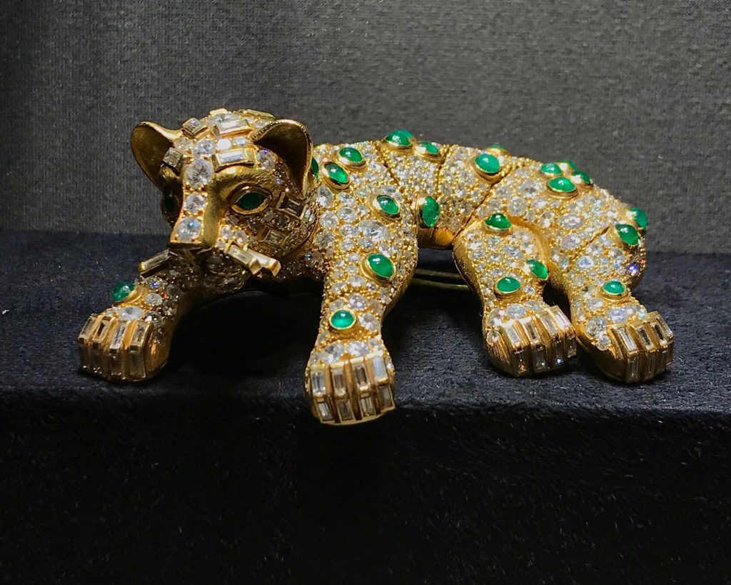 Pour commencer ce sont de beaux bijoux de collections à découvrir.
Aussi, Esprit Joaillerie vous propose une sélection parmi ces bijoux.