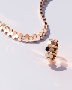 Chaumet Collection Bee My Love Collier et Bague en Or Rose et Diamant © Chaumet