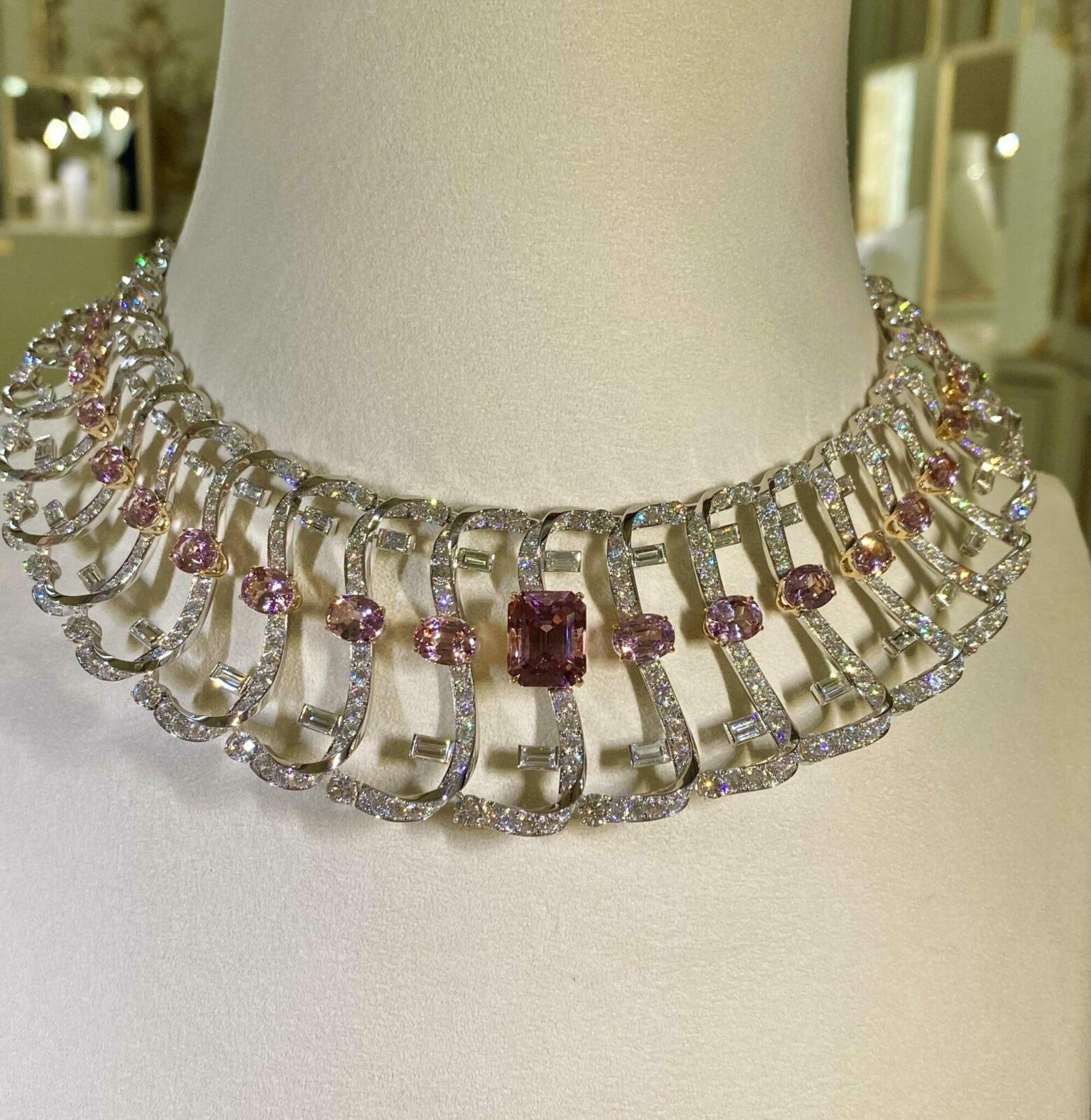 Collier Fendi Undarum en or blanc et rose serti de spinelles roses de diamants © Esprit Joaillerie