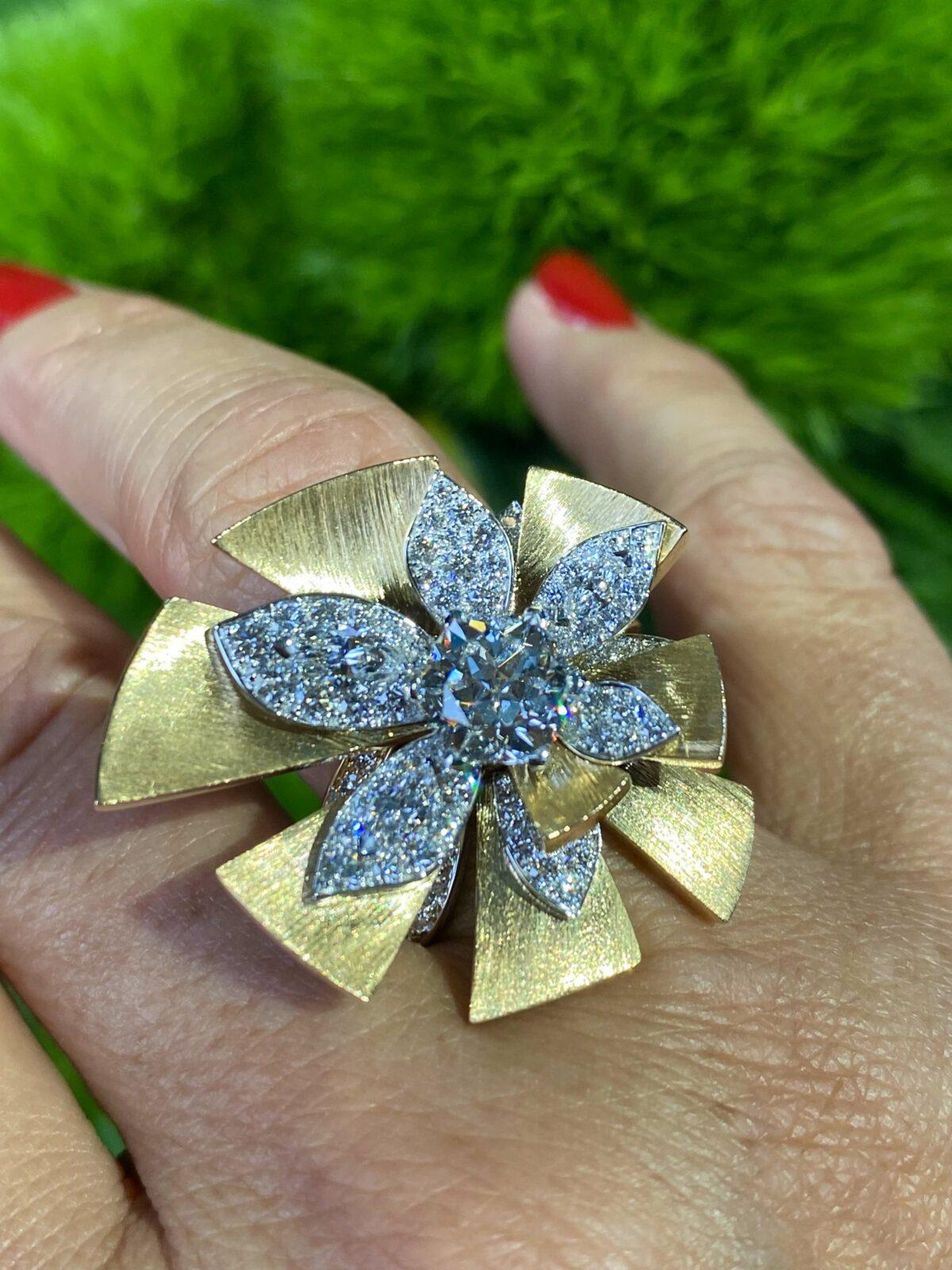 Bouquets du Monde Bague Magnolia © Esprit Joaillerie