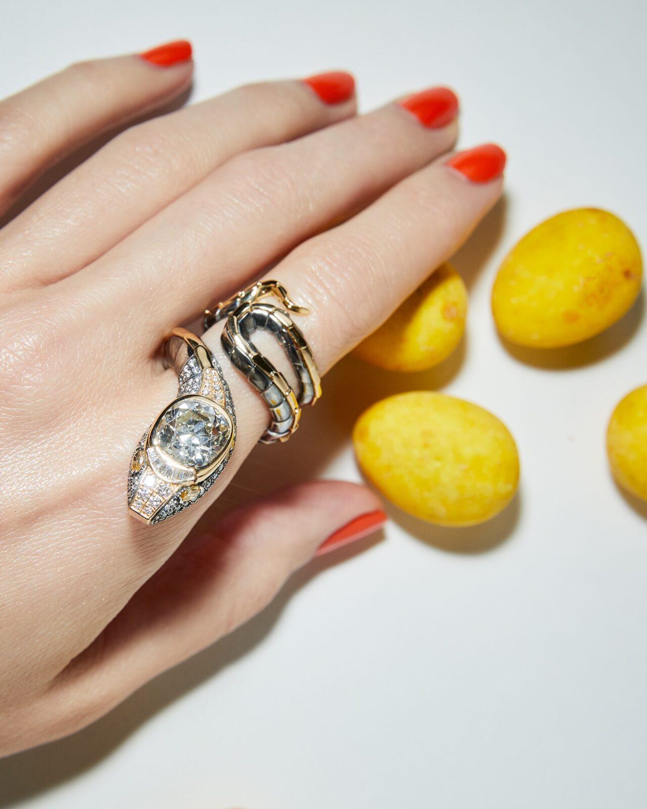 Bague serpent Pièce Unique diamants, diamants jaunes, argent, or jaune © Elie Top