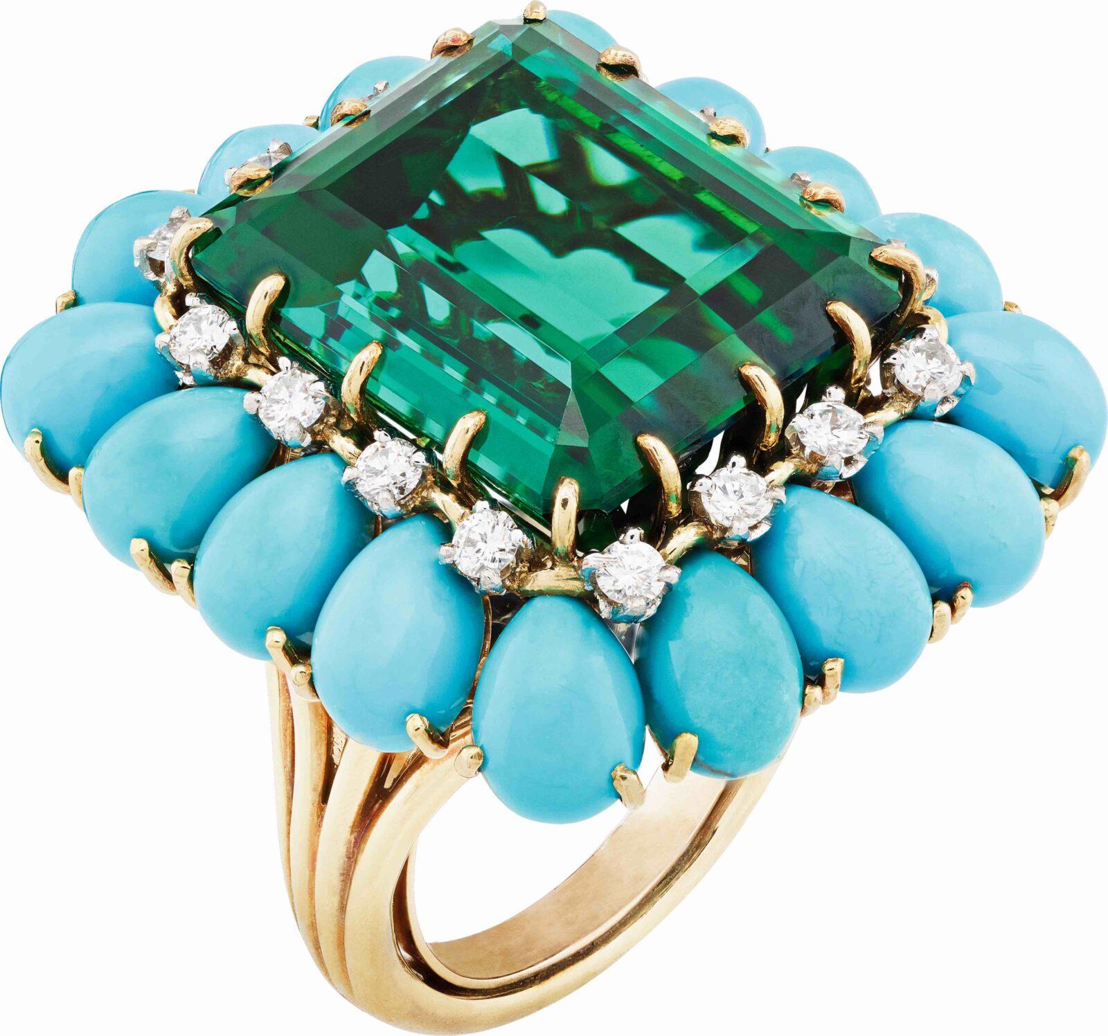 Bague Or jaune, platine, tourmaline verte, turquoise, diamants. 1969. Collection Van Cleef & Arpels © Van Cleef & Arpels