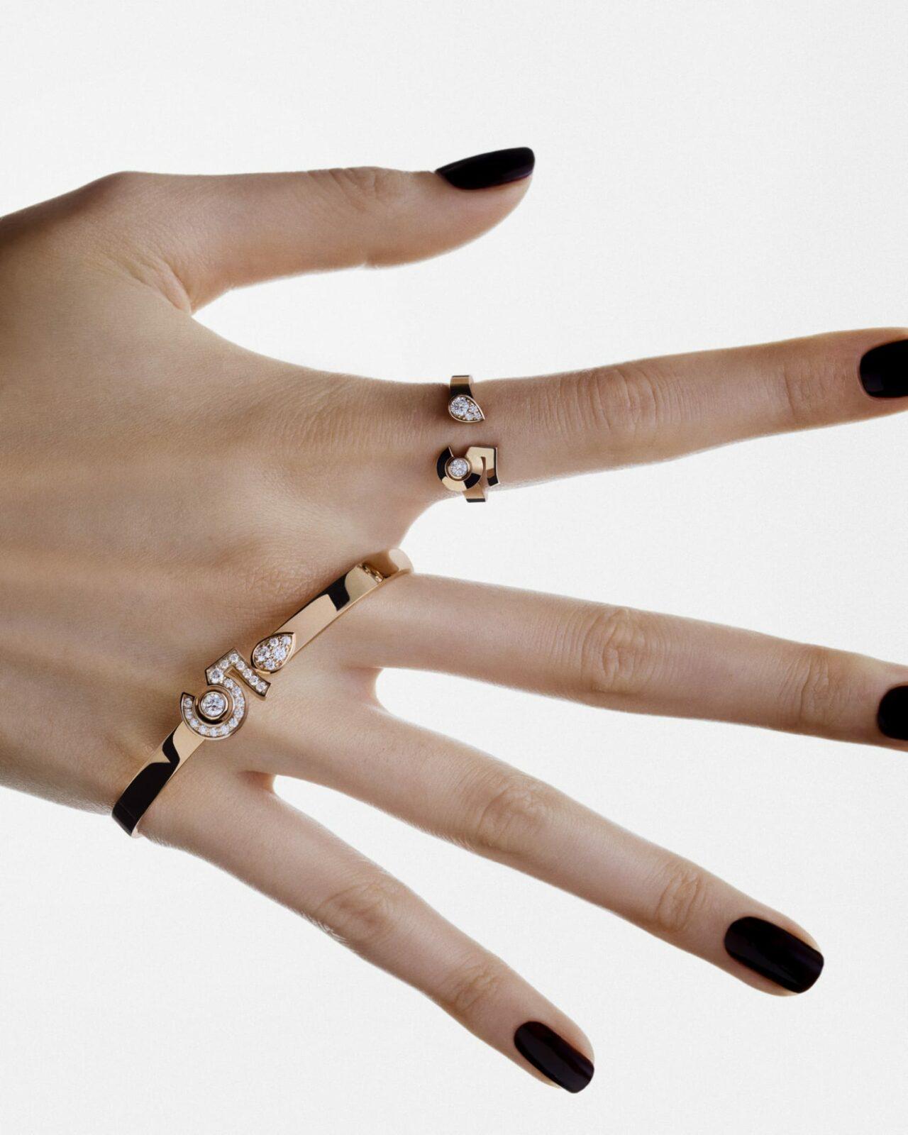 CHANEL COLLECTION N°5 EXTRAIT DE N°5 RING 18K BEIGE GOLD and diamonds ETERNAL N°5 BRACELET 18K BEIGE GOLD and diamonds © CHANEL