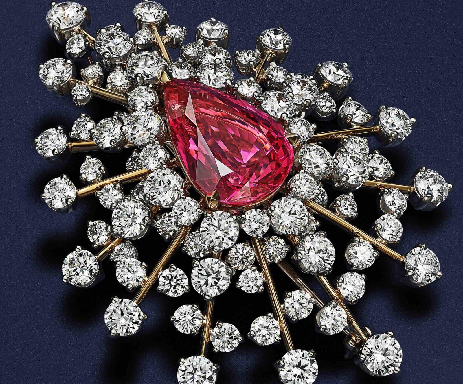 Broche Rayon de Lumière Spinelle Rouge, Diamants, Or, Platine © Tiffany & Co.