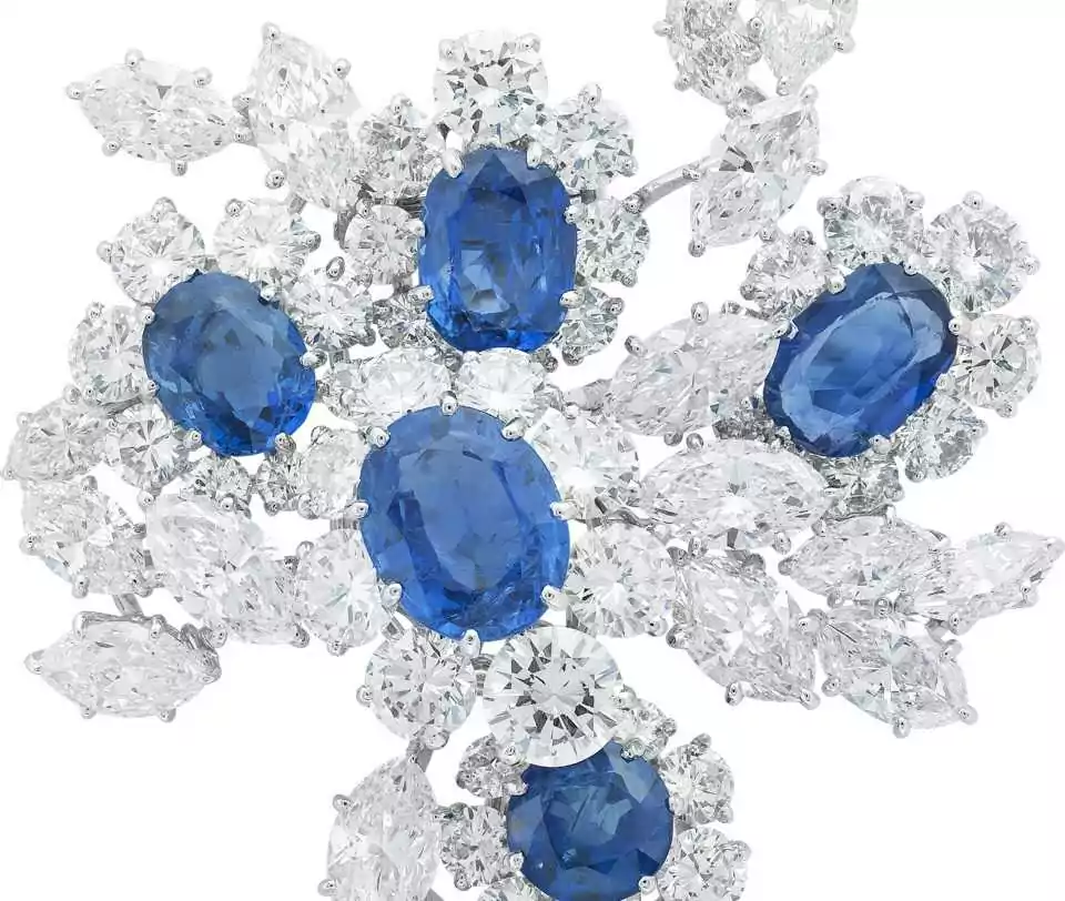Clip Bouquet,1962 Platine, saphirs, diamants Collection Van Cleef & Arpels. © Van Cleef & Arpels.