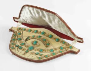 Parure aux camées de malachiteNitot & Fils Or, perles, malachite, camée maroquin, écaille Fondation Napoléon ©Fondation Napoléon/ Patrice Maurin Berthie