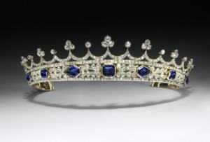Couronnette de la reine Victoria Londres, 1840-42 Dessinée par le Prince Albert ; réalisée par Kitching & Abud Saphirs, diamants, or et argent Victoria and Albert Museum, M.20:1-2017 Acquis grâce à la générosité de William et Judith, Douglas et James Bollinger, oTert à la Nation et au Commonwealth ©Victoria and Albert Museum, London