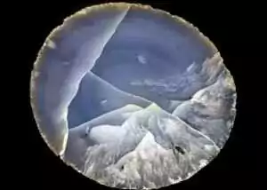 Agate Probablement Rio Grande do Sul (Brésil) Paris, Muséum national d’histoire naturelle, collection de minéraux et gemmes, cliché François Farges