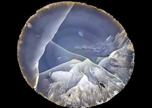 Agate Probablement Rio Grande do Sul (Brésil) Paris, Muséum national d’histoire naturelle, collection de minéraux et gemmes, cliché François Farges