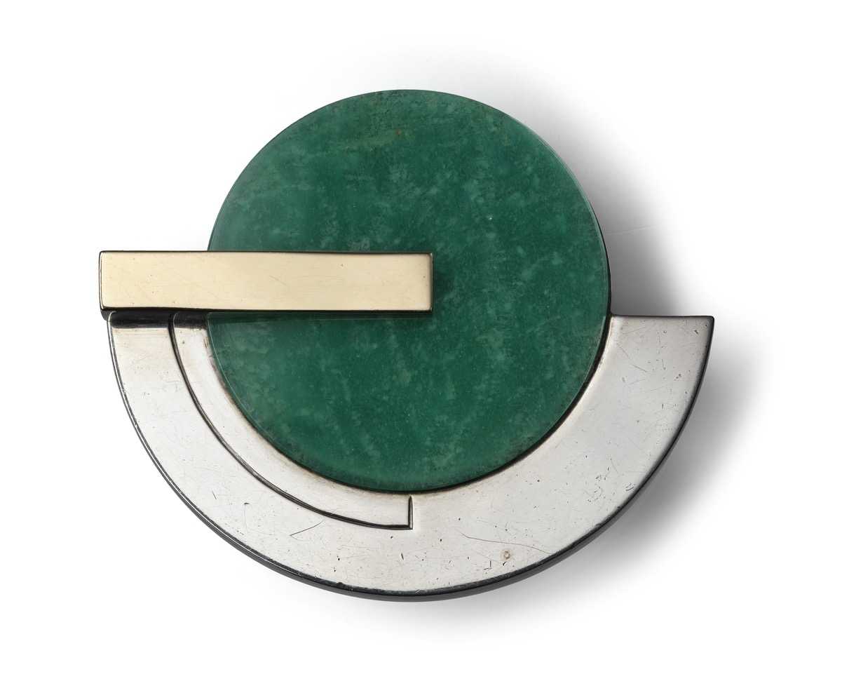 Jean Després Broche 1936 Argent, or, malachite © Les Arts Décoratifs / Christophe Dellière