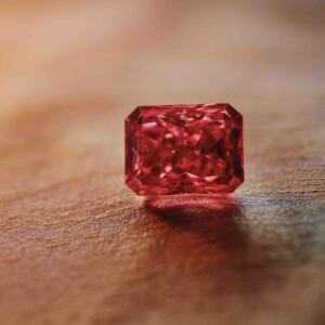 The 2.11-carat radiant-cut fancy red Argyle Everglow, the top lot of the 2017 Argyle Pink Diamonds Tender - © Rio Tinto
