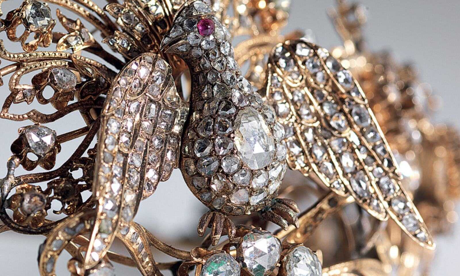 Detail Ottoman-style half-crown. Nineteenth century Sadberk Hanım Museum, 14076-Z. © JEWELLERY AND ARMENIAN GOLDSMITHS
