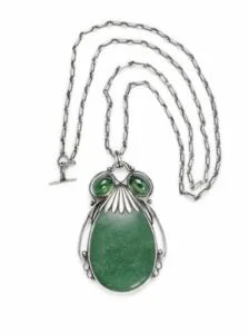 Georg Jensen, Pendentif, Paris n° 1, 1926, argent et agate verte, h. 7 cm ; l. 4 cm © Henrik Wichmann