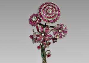 Bouquet de Fleur, Russie. 1750-1770. Rubis, Diamants, Or, Argent et Émail. © Victoria & Albert Museum, Londres.