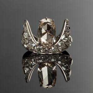 White gold ring, pavé of old European cuts (7.43 cts) and a single modified pear-cut brown diamond (2.33 cts, Type IIa-VS1) © Aline Debusigne