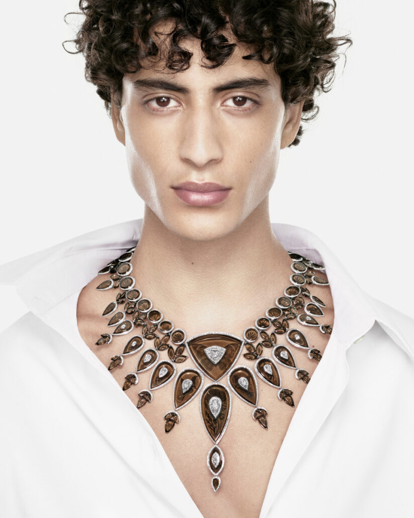 Collier serti d’un diamant troïdia, de quartz fumés, pavé de diamants, sur or blanc de Boucheron