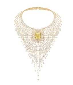Monsieur Fred Golden Light. Transformable necklace in yellow gold, set with the 101.57-carat Soleil d’Or yellow diamond, white and yell. © FRED
