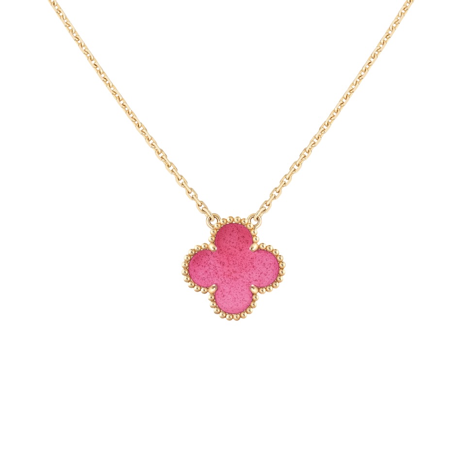 Pendentif Alhambra en or et émail rose.