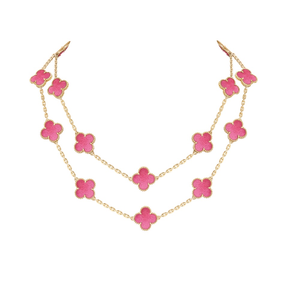 Collier Alhambra en or et émail rose.