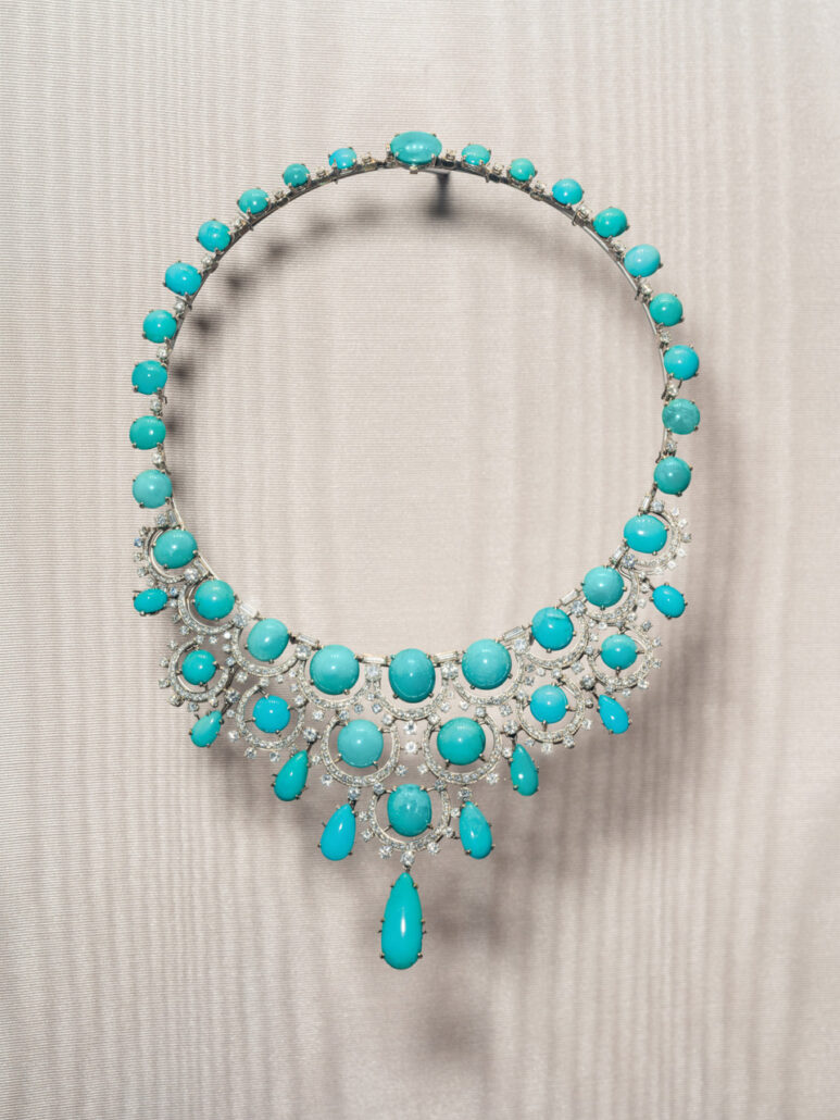 Collier de cabochons de turquoises et de diamants de la maison Bvlgari