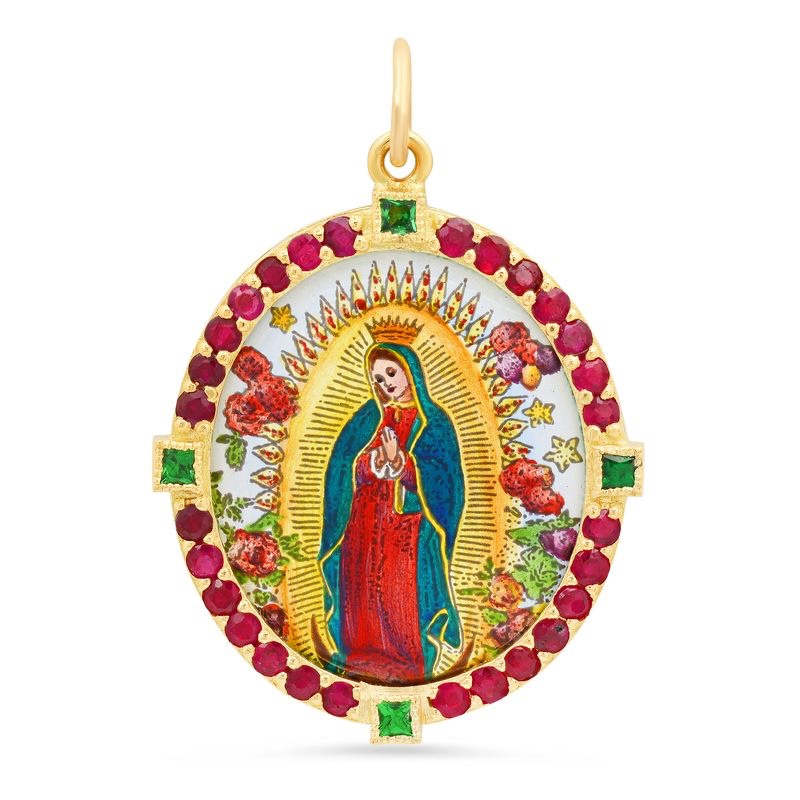 Bijou protecteur de la Vierge Marie peinte à la main sur porcelaine selon la technique de l’émail de Limoges, sertie d’or jaune