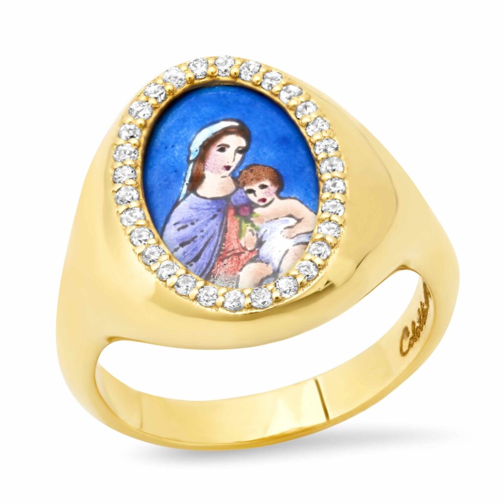 Bague Vierge à l'enfant sur fond bleu peinte à la main sur porcelaine selon la technique de l’émail de Limoges, sertie d’or jaune
